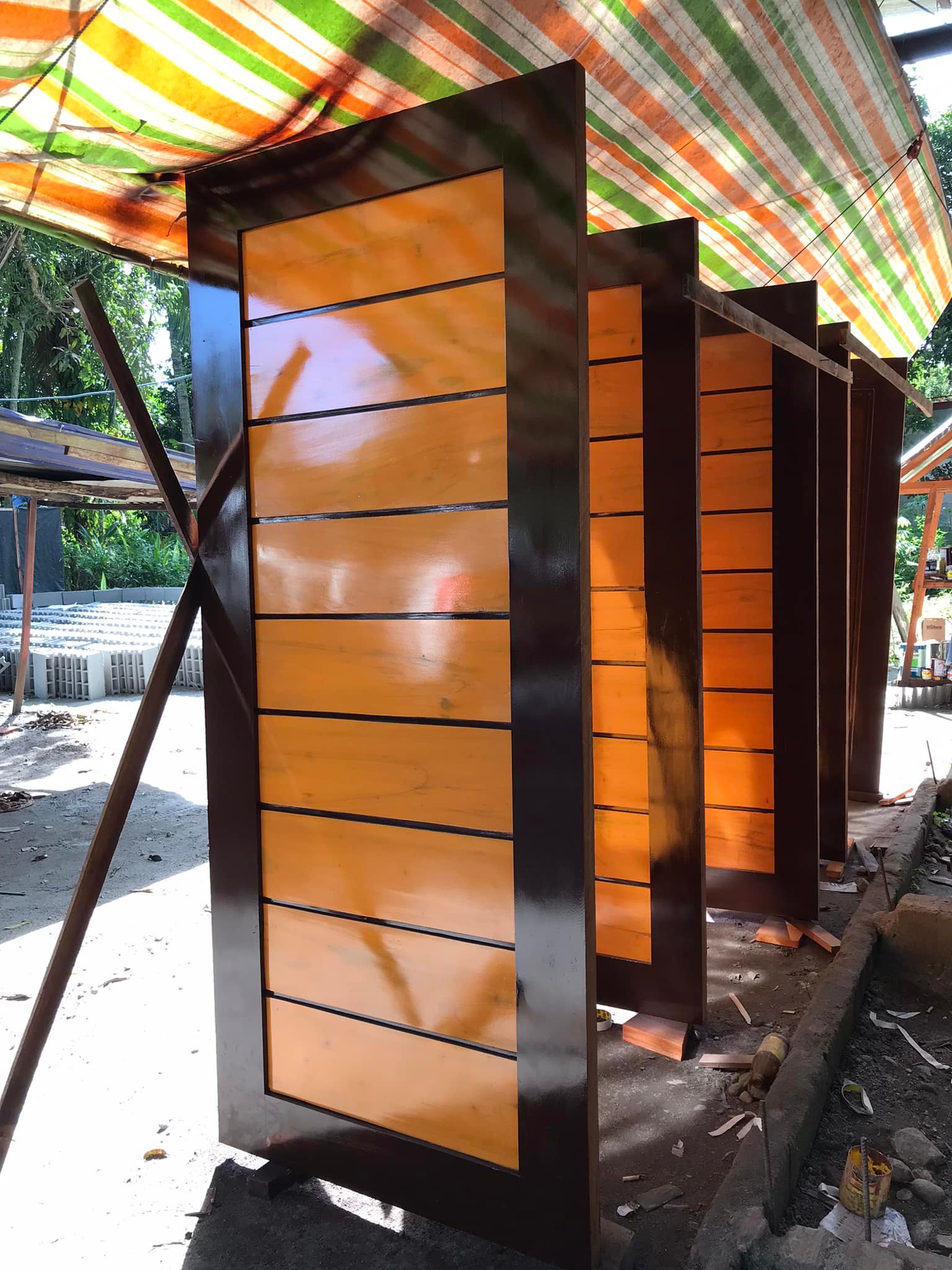 9 Panel Contrast Door