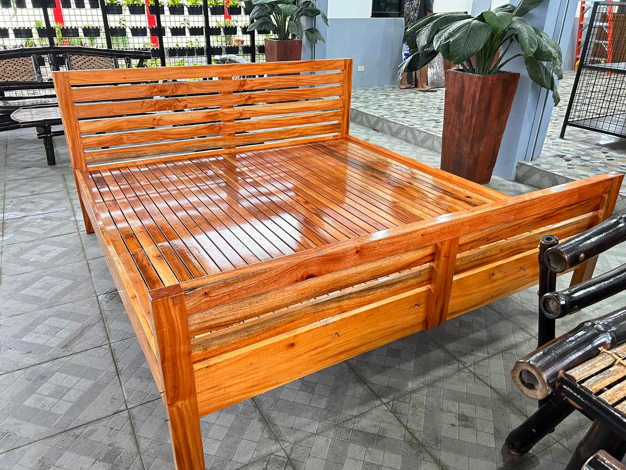 Hyra's Furniture – Finished Bed
