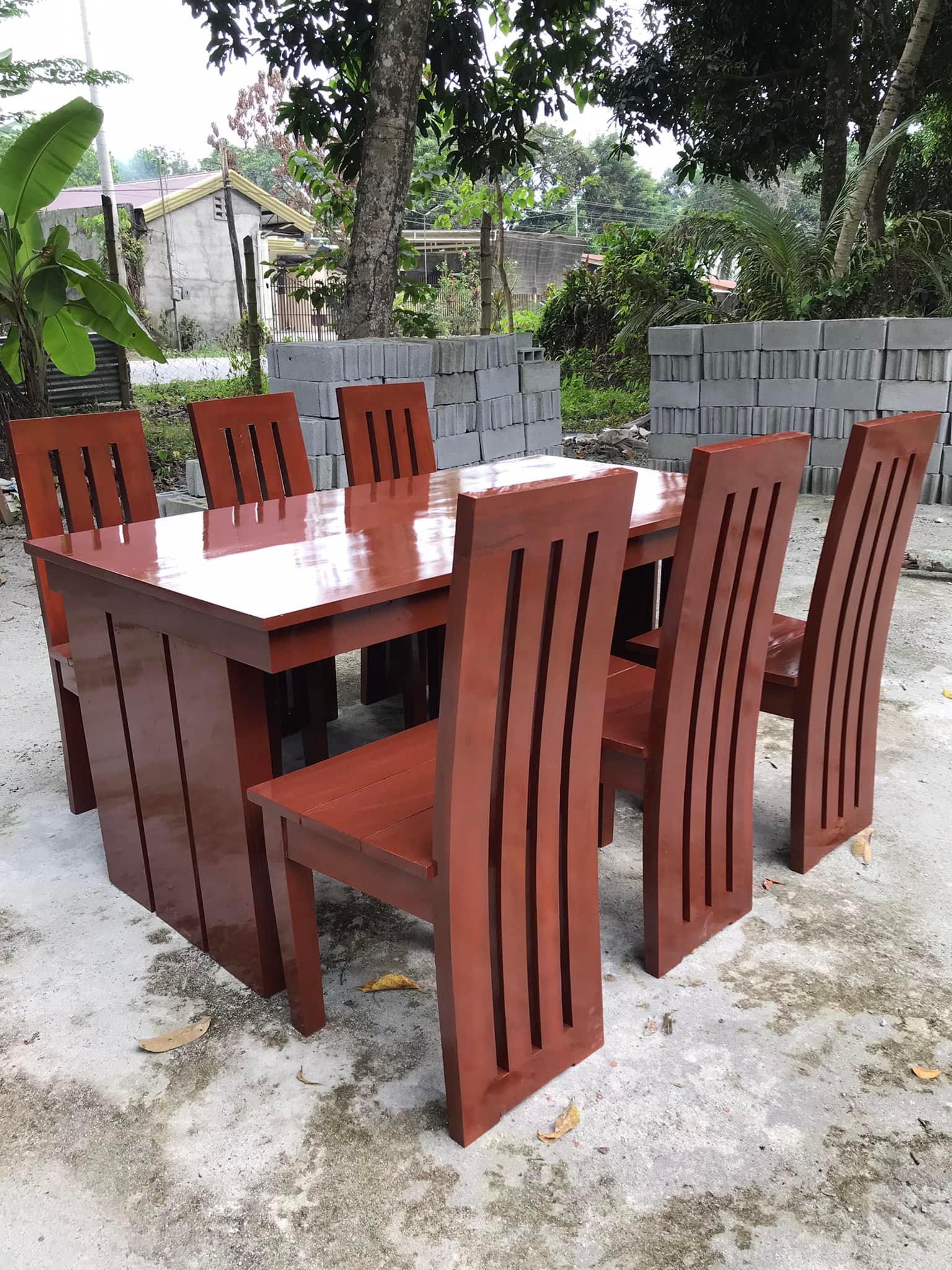 Hyra's Furniture showroom